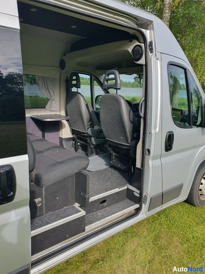 Harmaa Peugeot Boxer 2017, takaistuimet, kuva 15