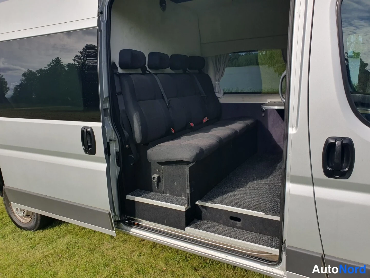 Harmaa Peugeot Boxer 2017, takaistuimet, kuva 16