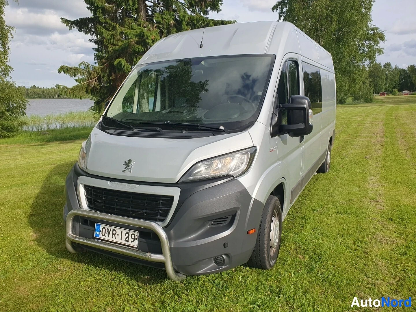 Harmaa Peugeot Boxer 2017, etuviisto, keula vasemmalle, kuva 2