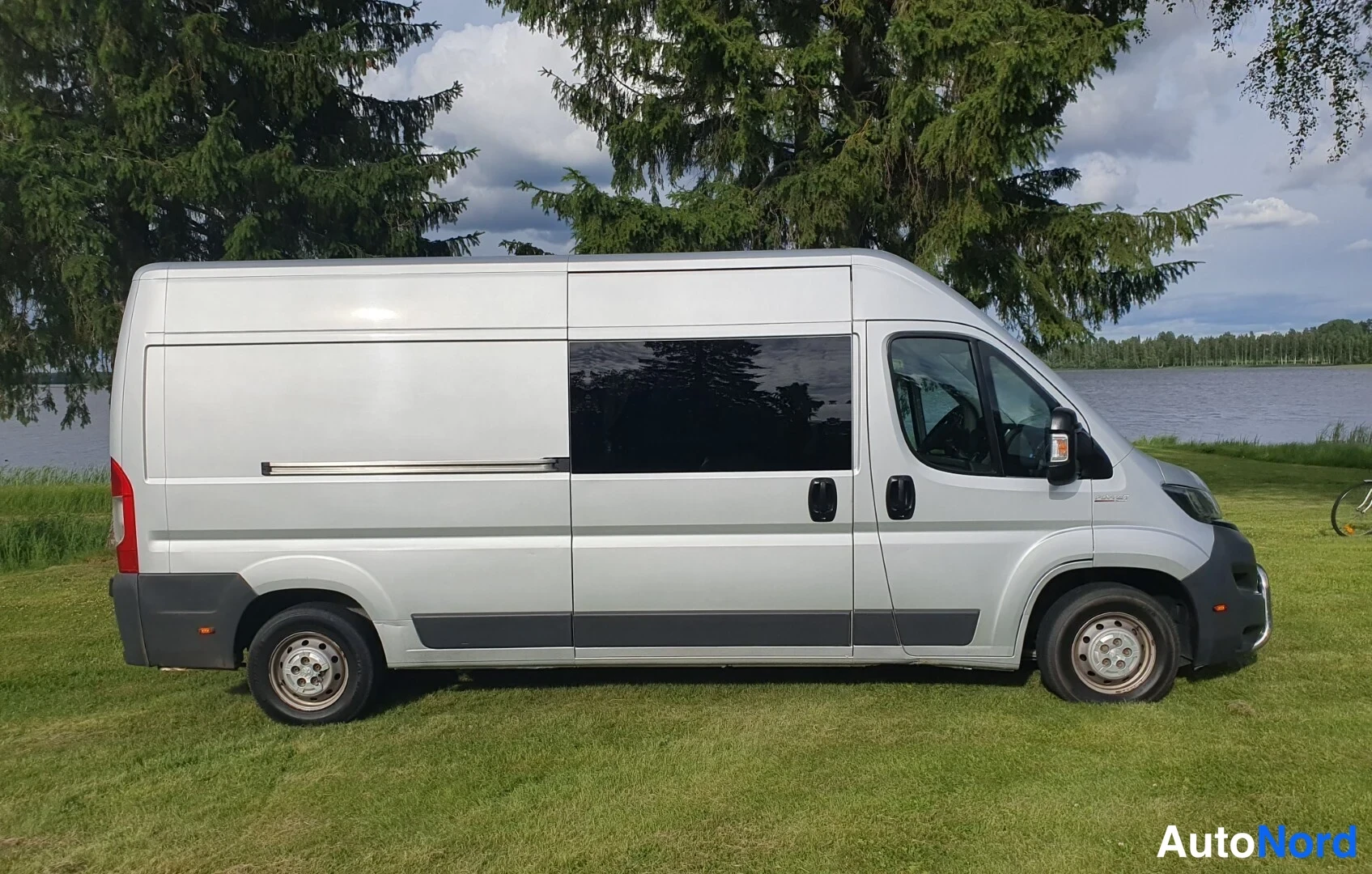 Harmaa Peugeot Boxer 2017, sivulta, kuva 6