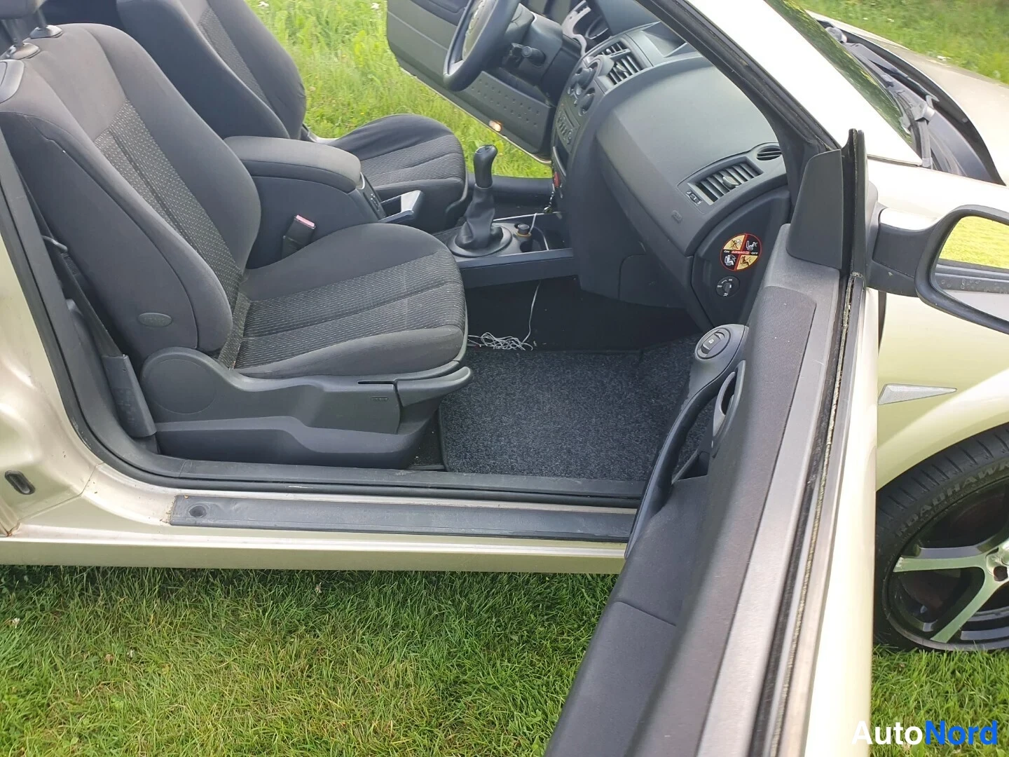 Beige Renault Megane 2004, ohjaamo, kuva 15