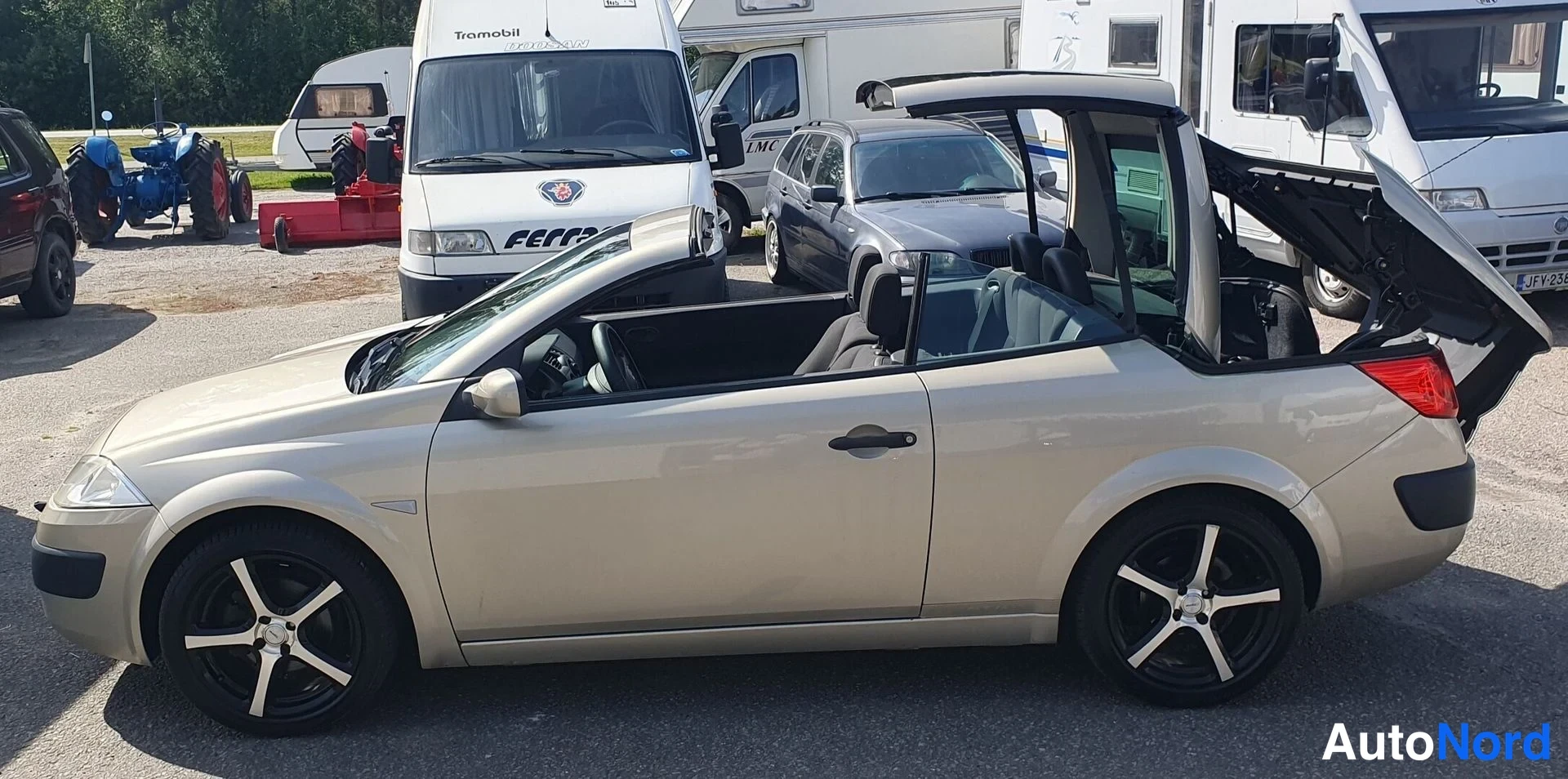 Beige Renault Megane 2004, etuviisto, keula vasemmalle, kuva 5