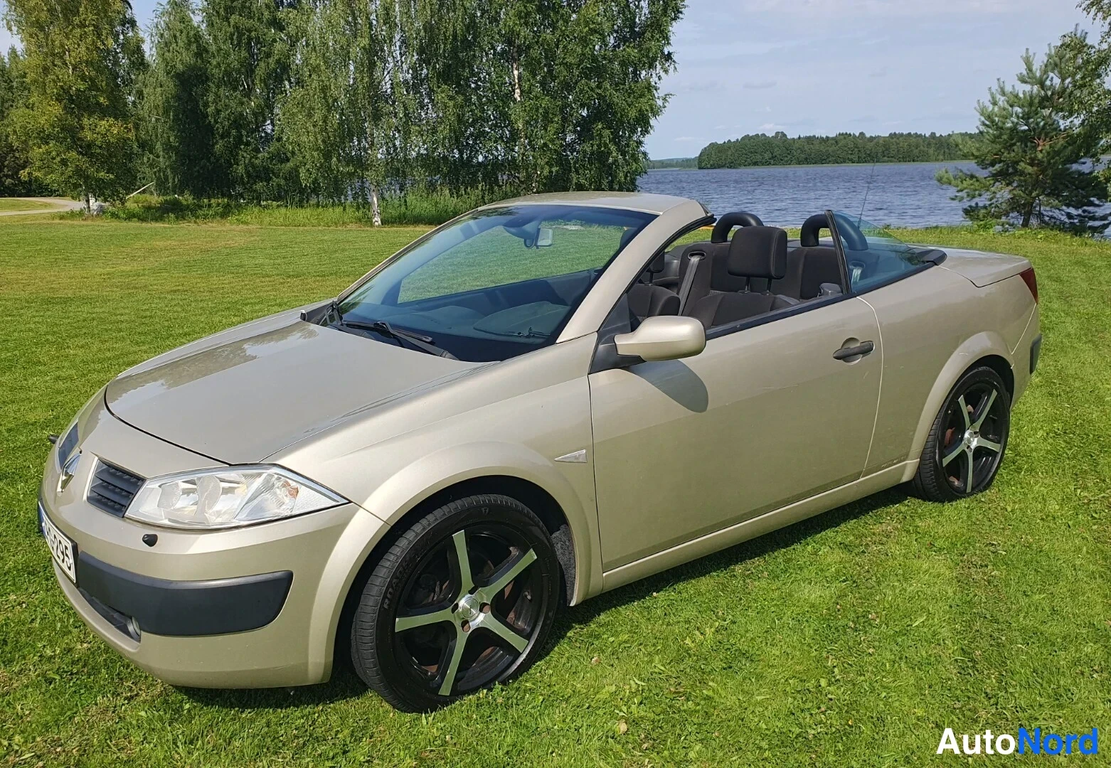 Beige Renault Megane 2004, etuviisto, keula vasemmalle, kuva 3
