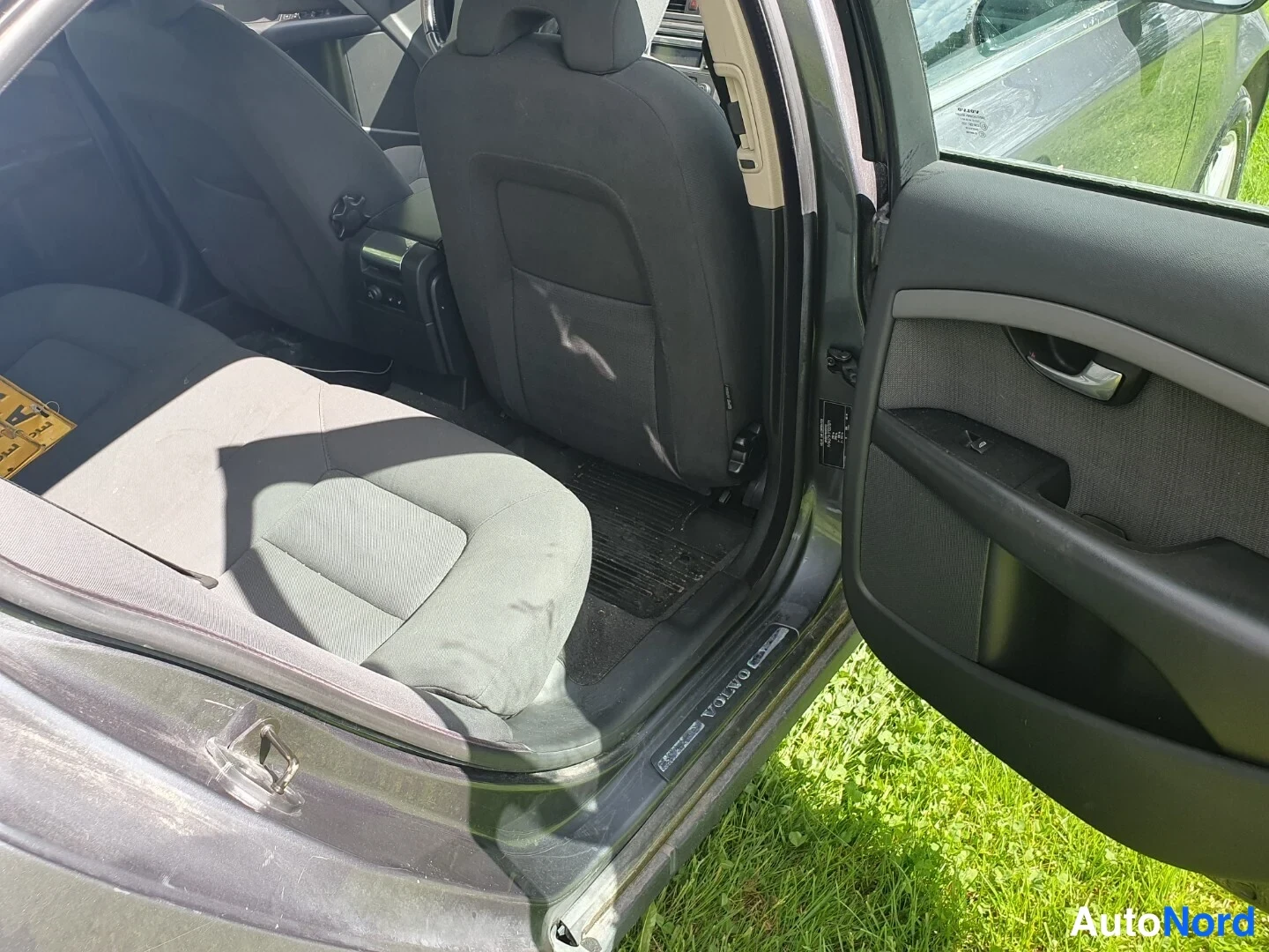 Harmaa Volvo S80 2007, takaistuimet, kuva 15
