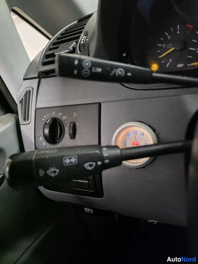Musta Mercedes-Benz Vito 115 CDI 2006, yksityiskohta, kuva 19