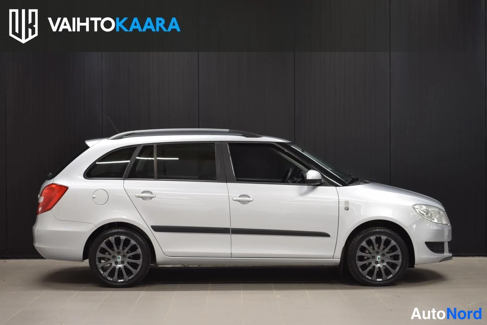 Hopea Skoda Fabia 2012, sivulta, kuva 3