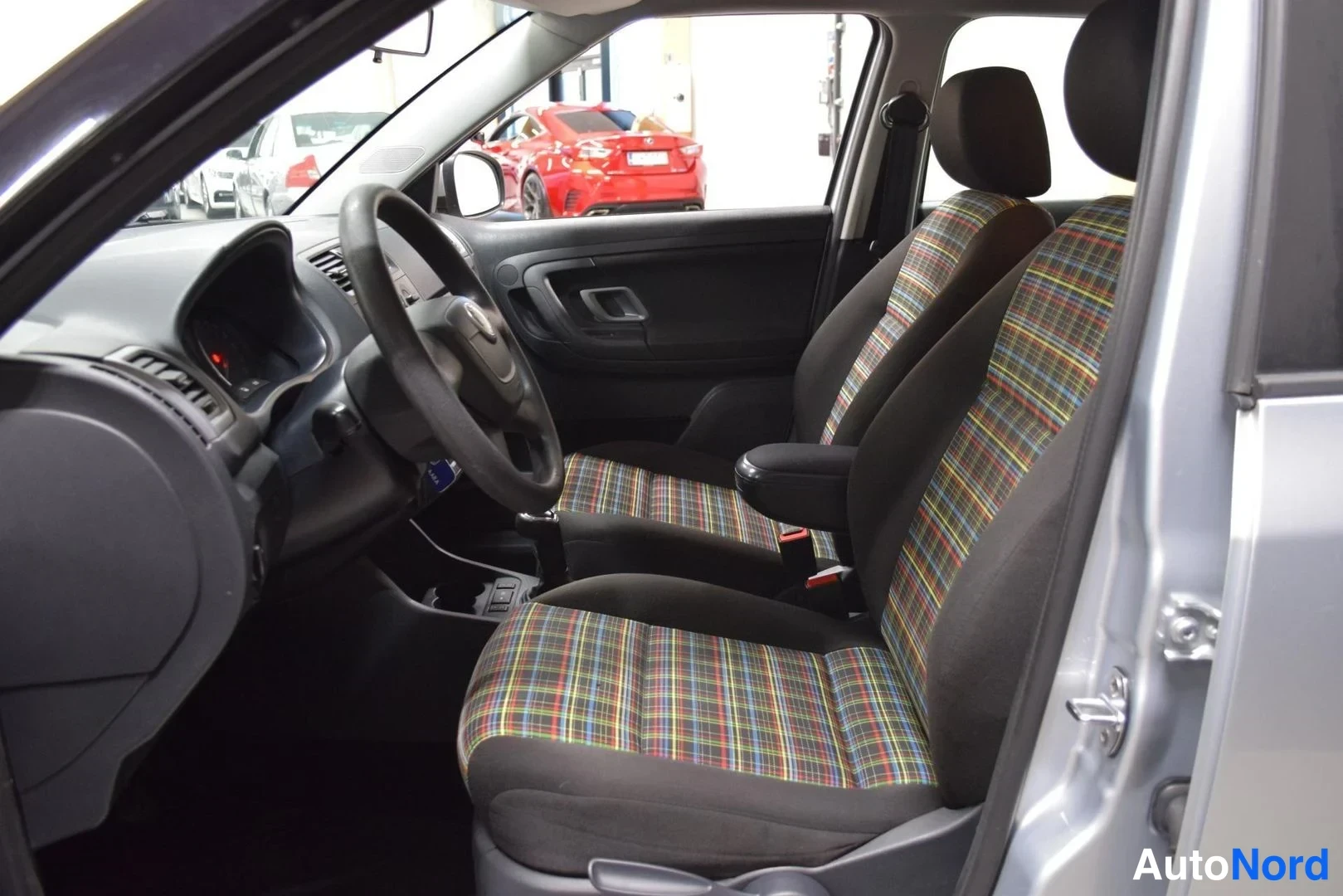 Hopea Skoda Fabia 2012, etuistuimet, kuva 10