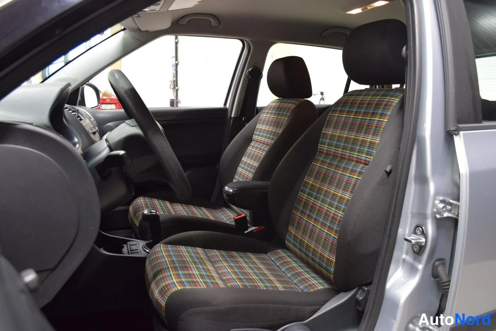 Hopea Skoda Fabia 2012, etuistuimet, kuva 11