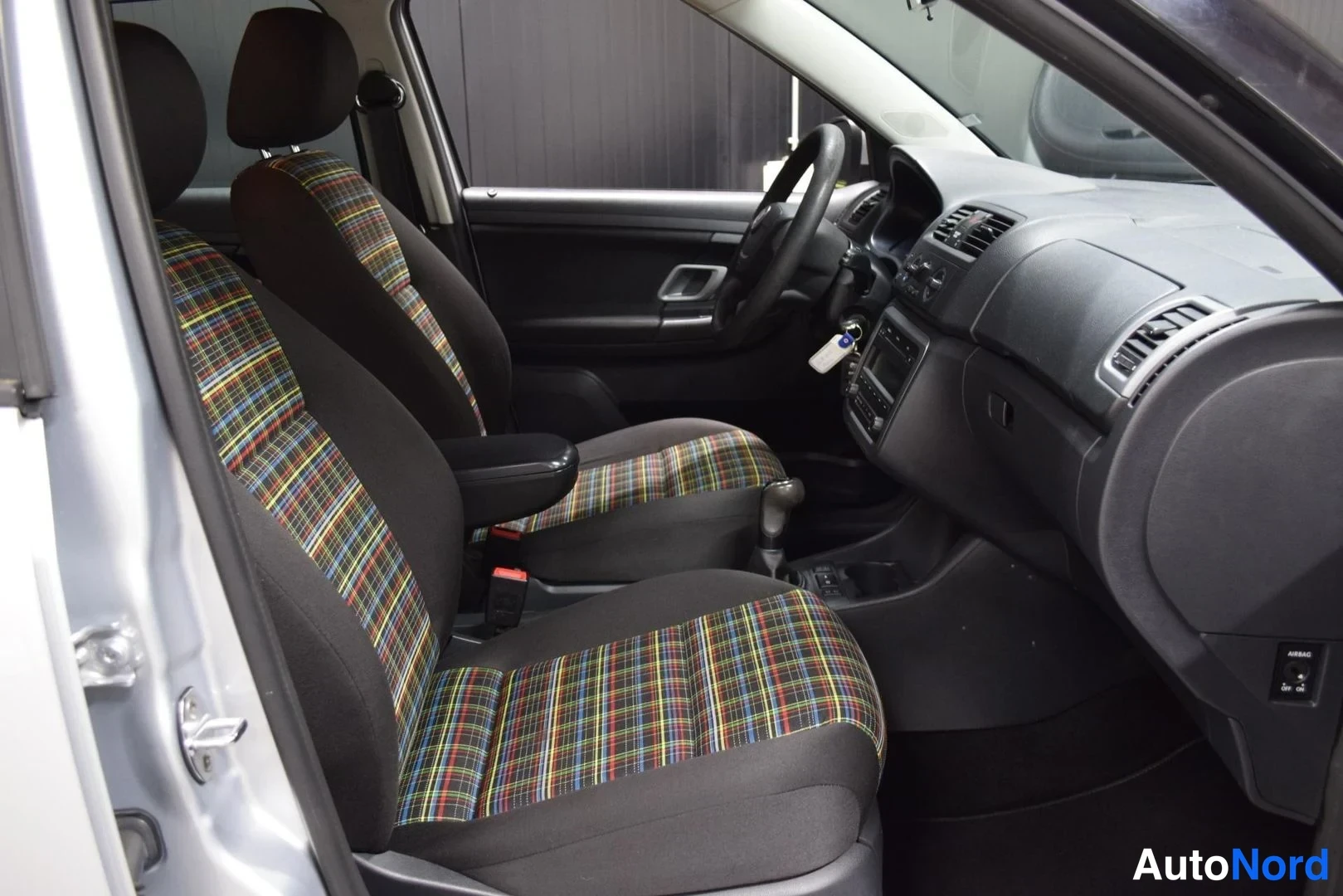 Hopea Skoda Fabia 2012, etuistuimet, kuva 12