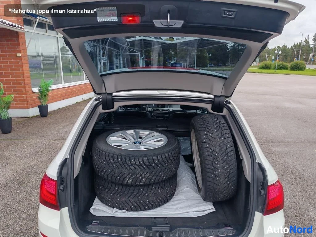 Valkoinen BMW 520d xDrive 2014, tavaratila, kuva 17