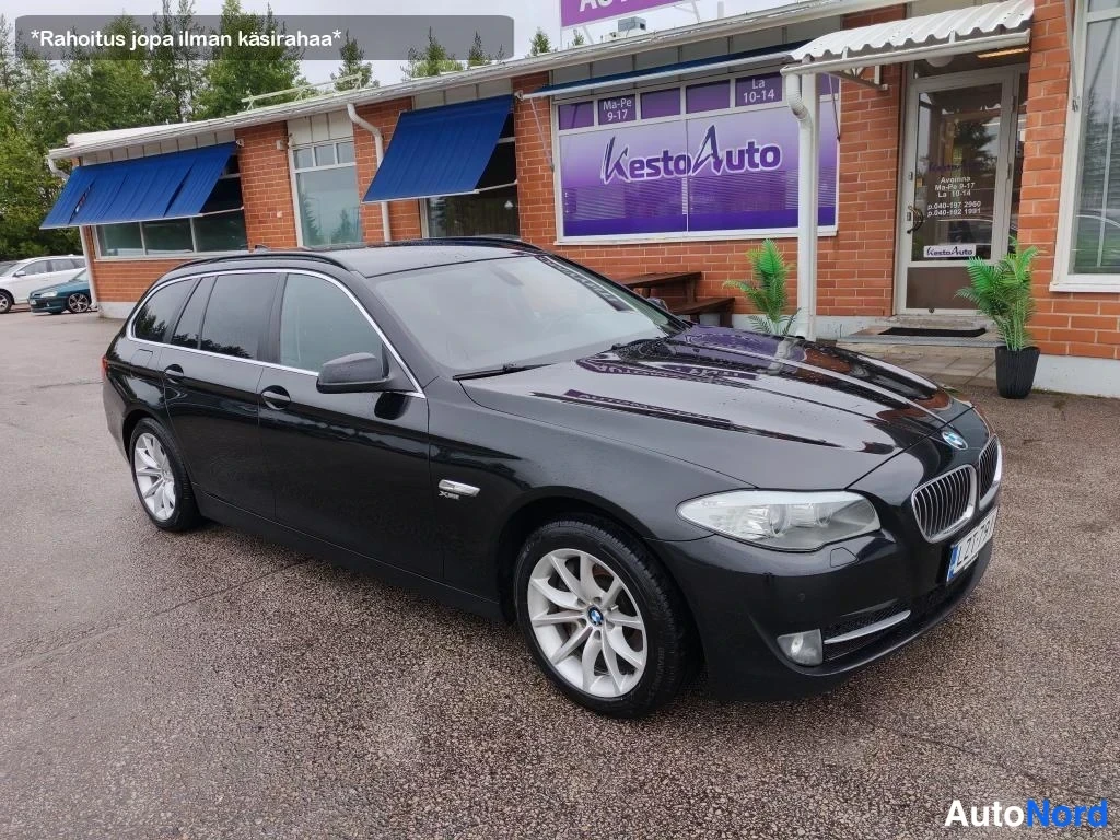 Musta BMW 525d xDrive 2012, etuviisto, keula oikealle, kuva 5