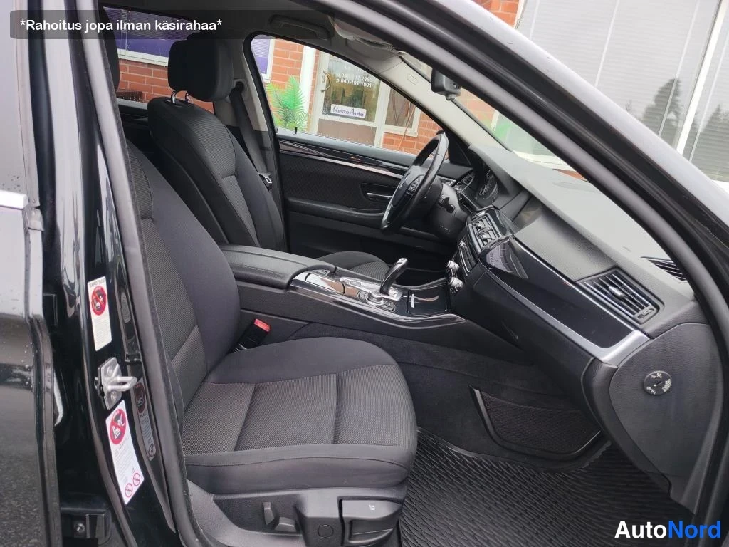 Musta BMW 525d xDrive 2012, ohjaamo, kuva 16