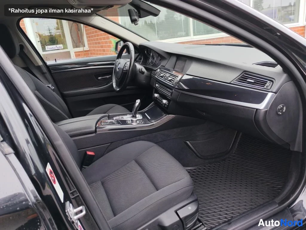 Musta BMW 525d xDrive 2012, ohjaamo, kuva 17