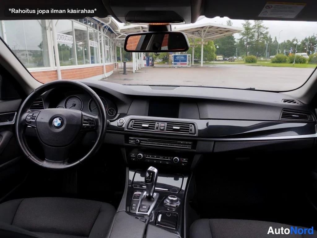 Musta BMW 525d xDrive 2012, ohjaamo, kuva 18
