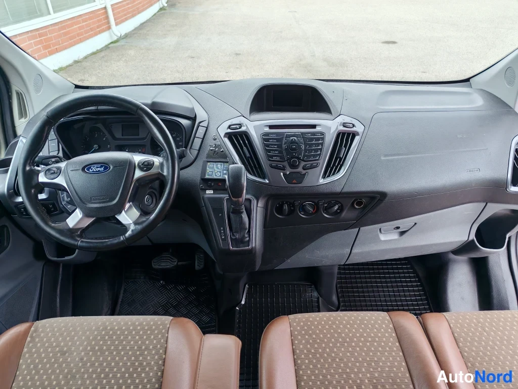 Harmaa Ford Transit Custom 2018, ohjaamo, kuva 15