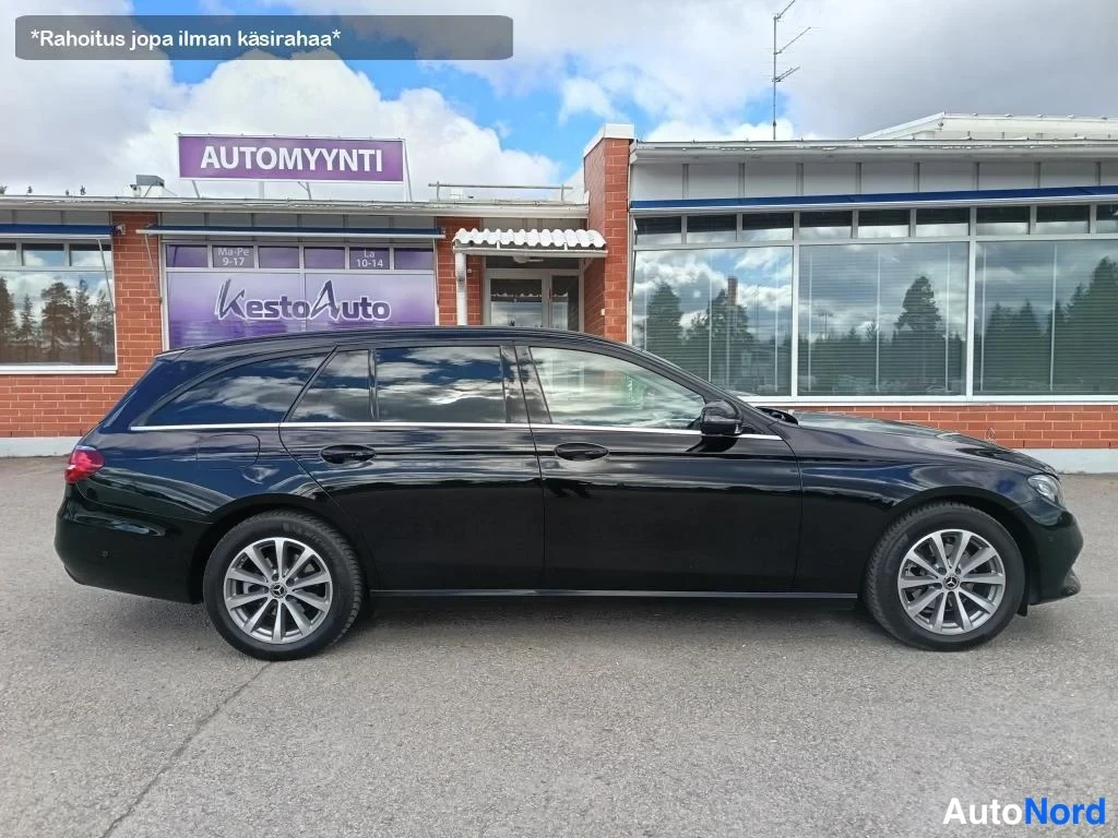 Musta Mercedes-Benz E 200 d 2018, sivulta, kuva 4