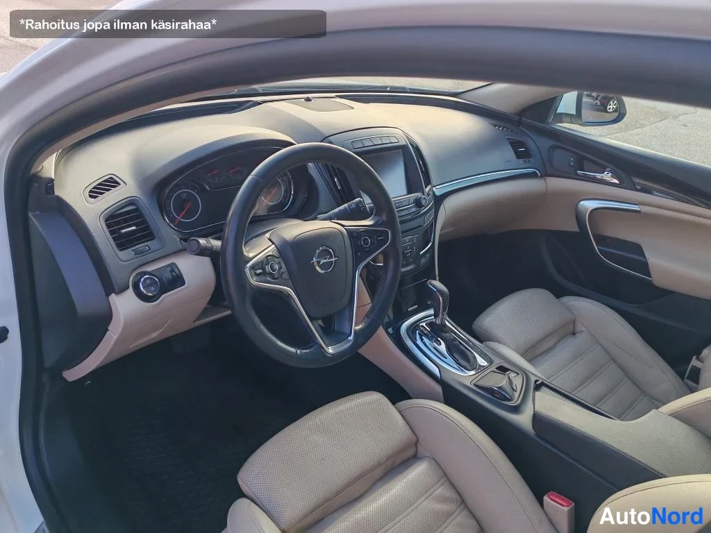 Valkoinen Opel Insignia 2015, ohjaamo, kuva 9