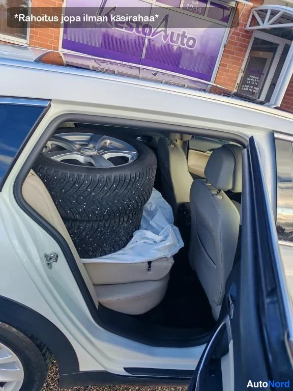 Valkoinen Opel Insignia 2015, takaistuimet, kuva 14
