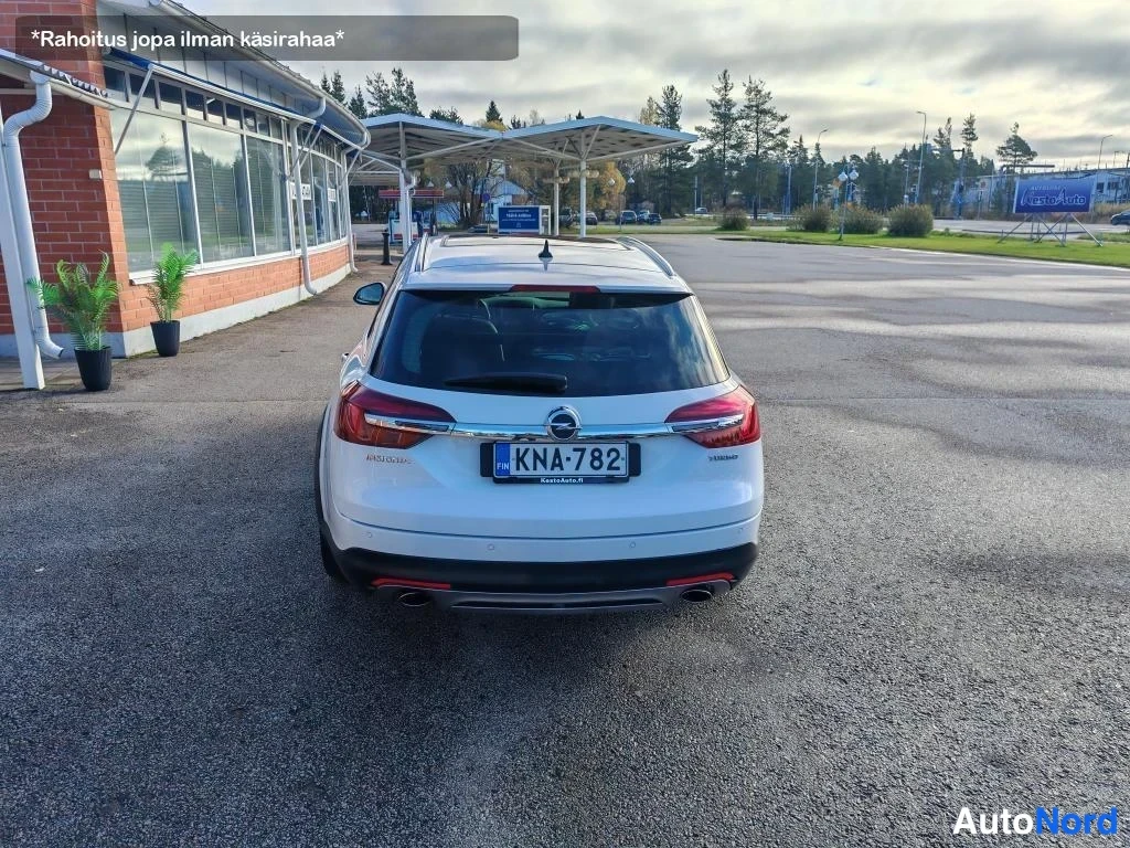 Valkoinen Opel Insignia 2015, takaa, kuva 8
