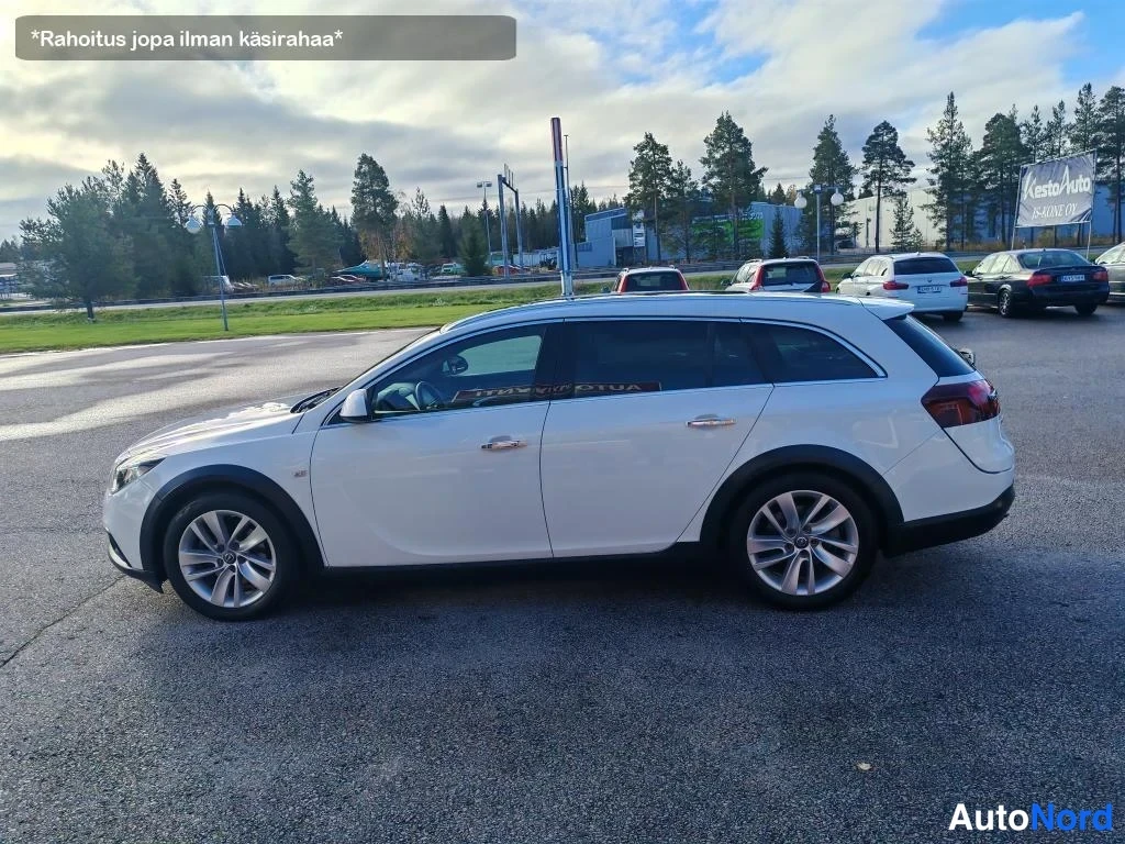 Valkoinen Opel Insignia 2015, sivulta, kuva 4