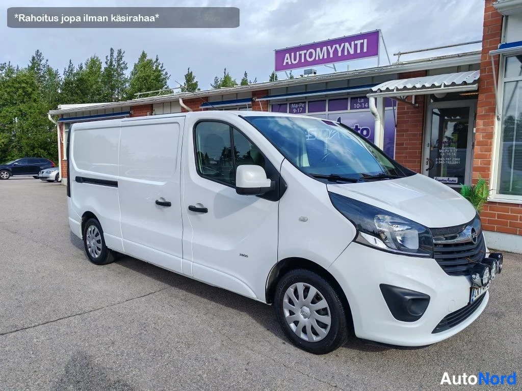 Valkoinen Opel Vivaro 2017, etuviisto, keula oikealle, kuva 6