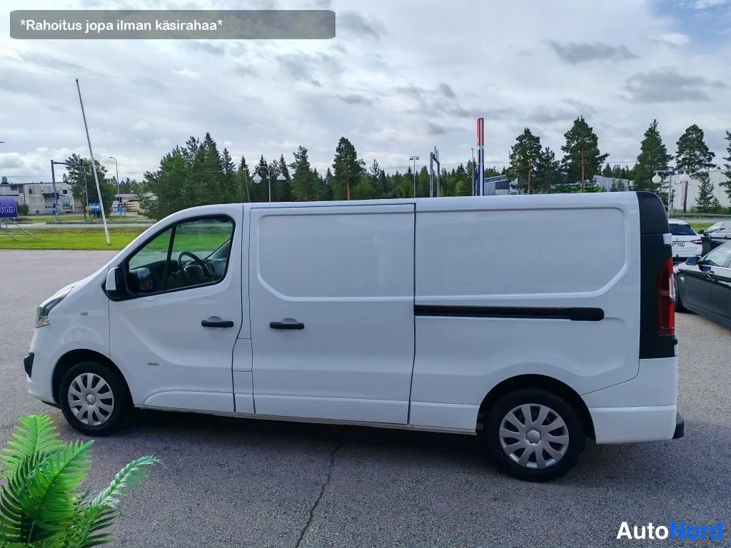 Valkoinen Opel Vivaro 2017, etuviisto, keula vasemmalle, kuva 4