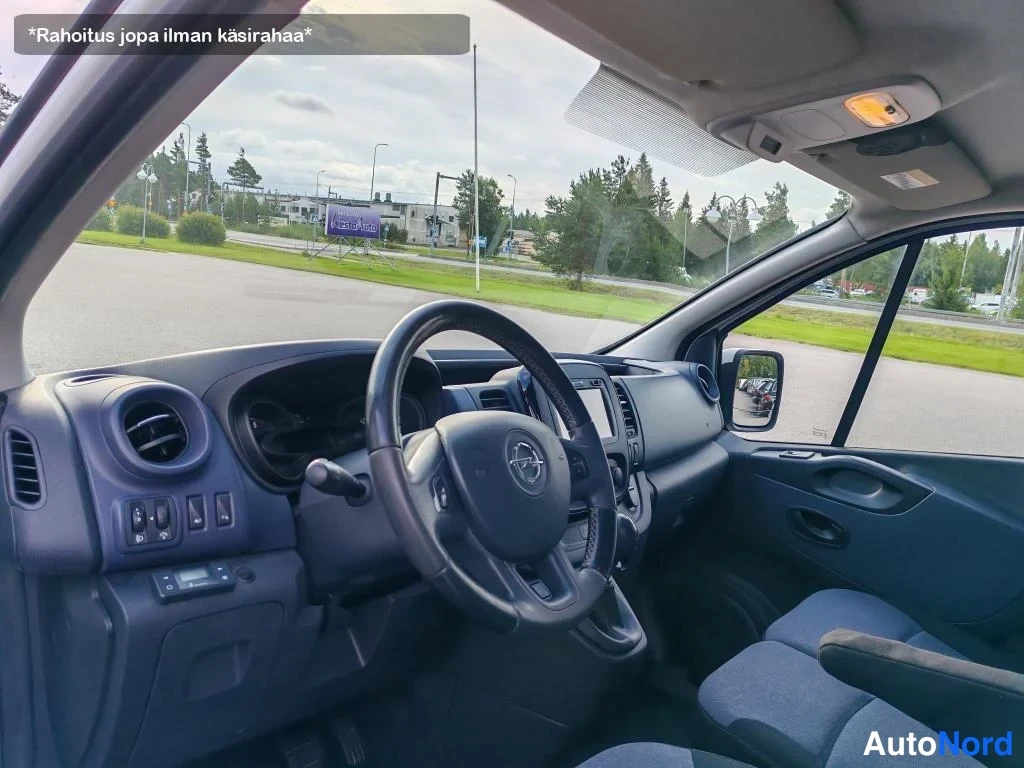 Valkoinen Opel Vivaro 2017, ohjaamo, kuva 17