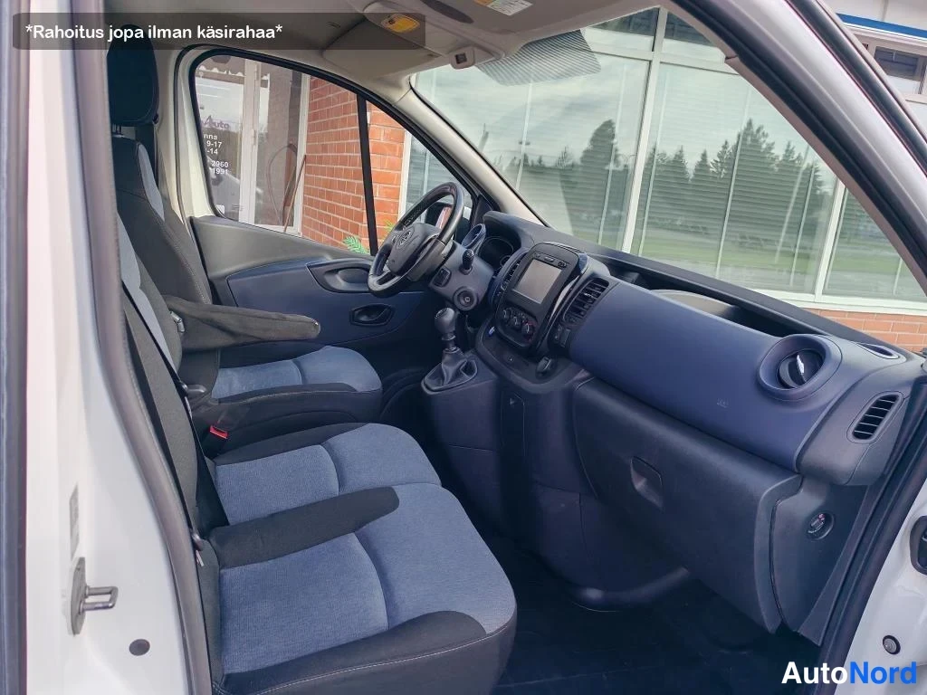 Valkoinen Opel Vivaro 2017, ohjaamo, kuva 18