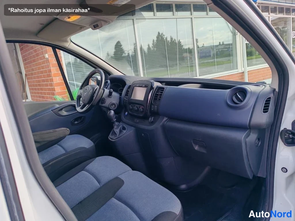 Valkoinen Opel Vivaro 2017, ohjaamo, kuva 19