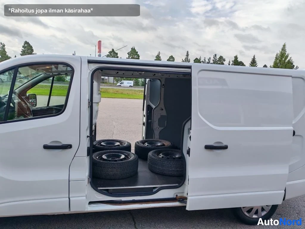 Valkoinen Opel Vivaro 2017, sivulta, kuva 9