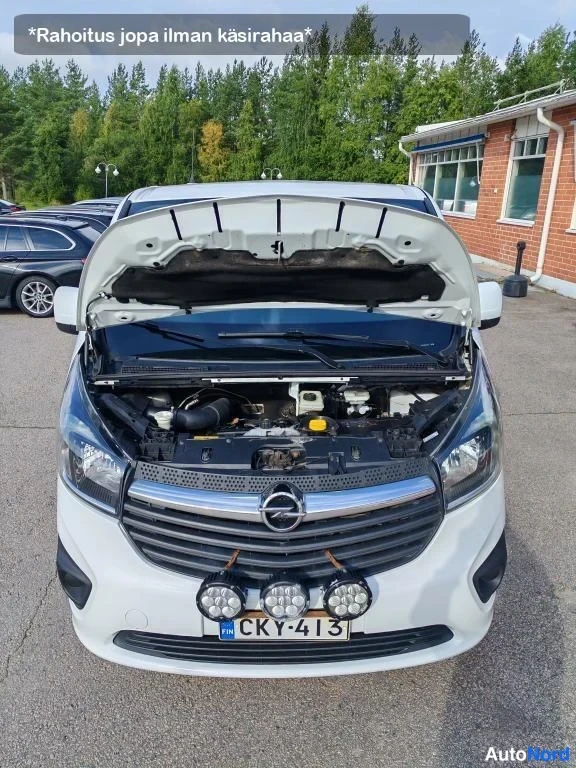 Valkoinen Opel Vivaro 2017, moottoritila, kuva 23