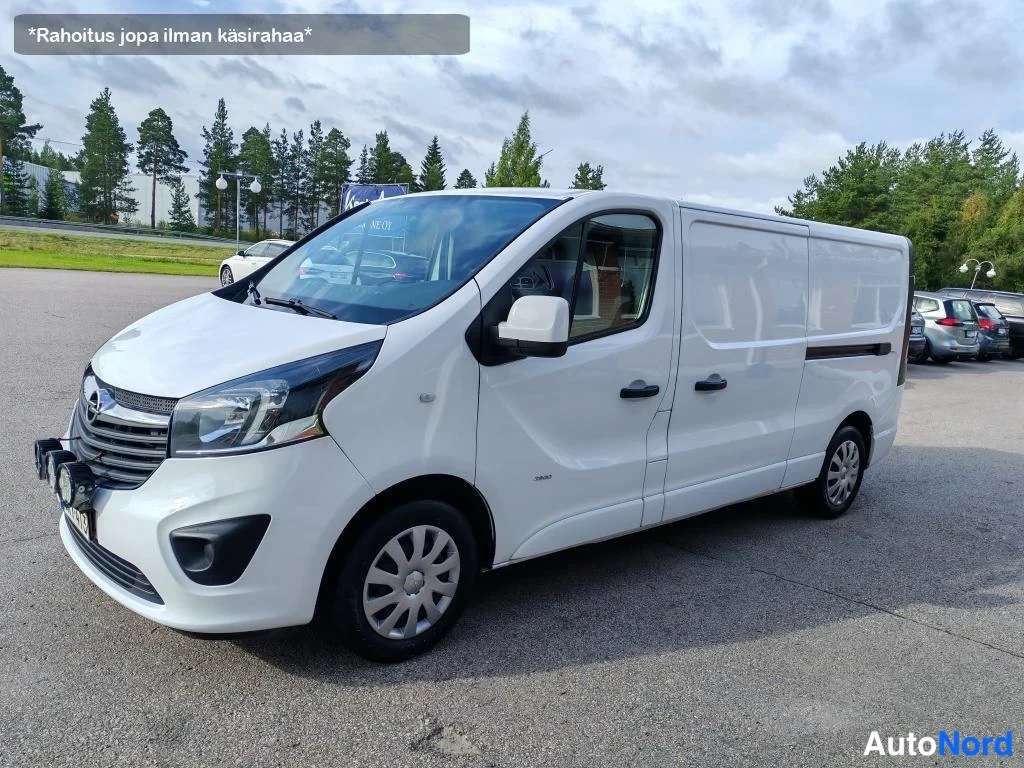 Valkoinen Opel Vivaro 2017, etuviisto, keula vasemmalle, kuva 3