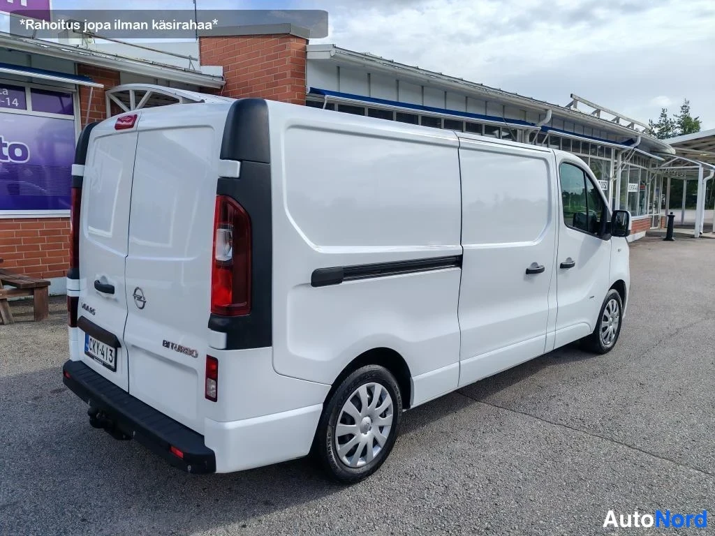 Valkoinen Opel Vivaro 2017, takaviisto, kuva 13