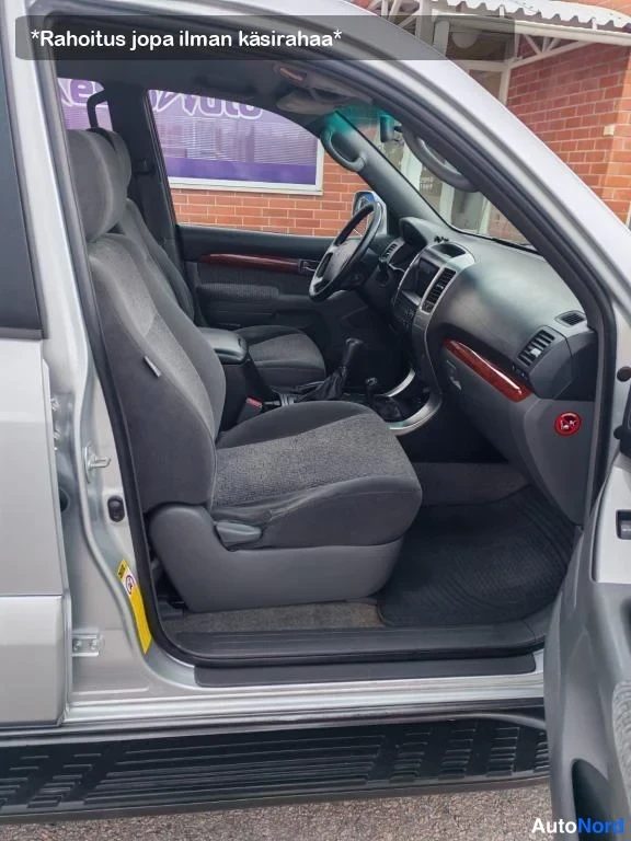 Hopea Toyota Land Cruiser 2004, ohjaamo, kuva 11