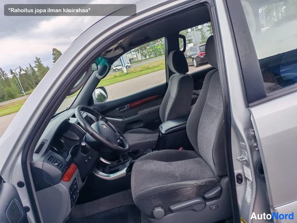 Hopea Toyota Land Cruiser 2004, ohjaamo, kuva 9