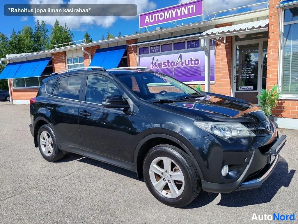 Musta Toyota RAV4 2013, etuviisto, keula oikealle, kuva 4