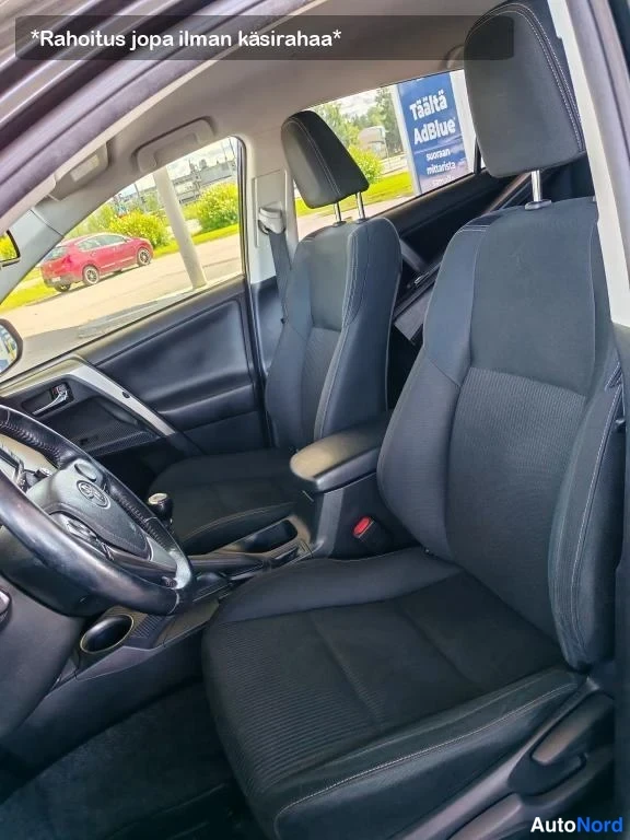 Musta Toyota RAV4 2013, etuistuimet, kuva 20