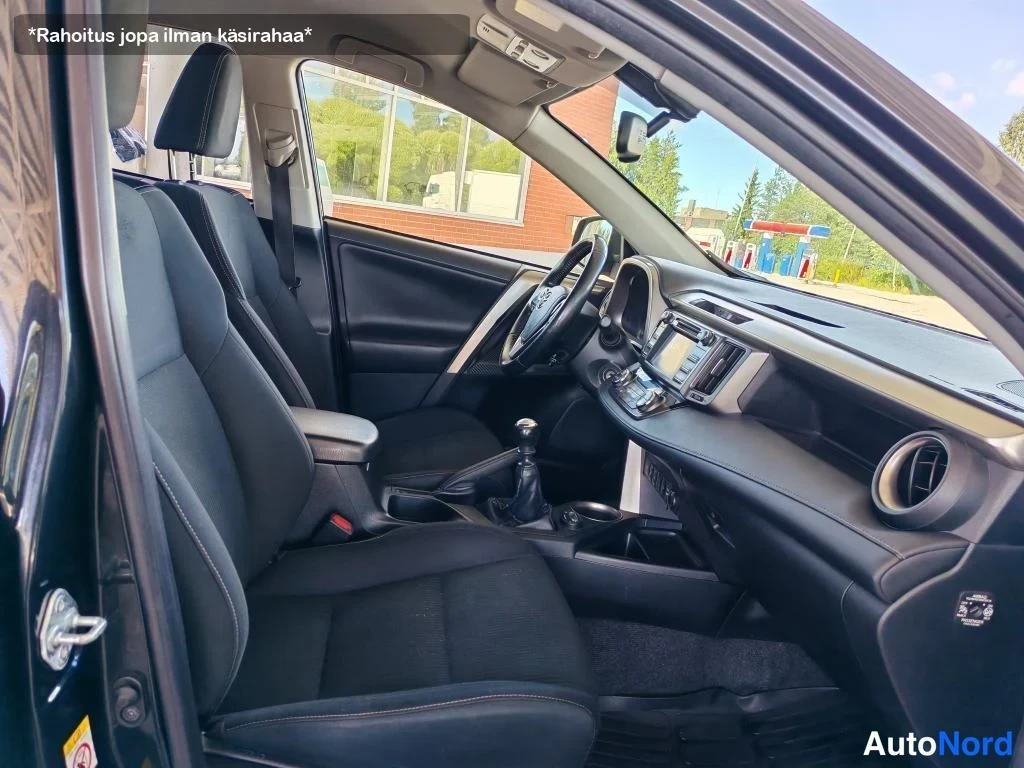 Musta Toyota RAV4 2013, ohjaamo, kuva 17
