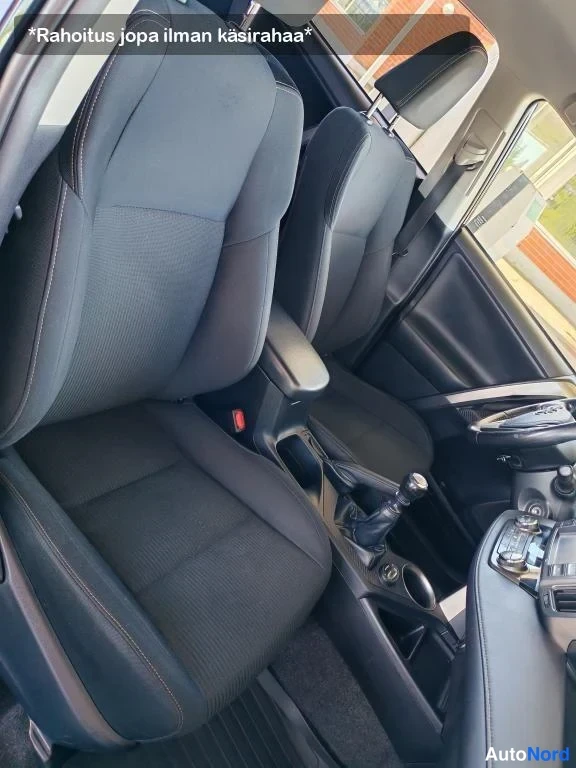 Musta Toyota RAV4 2013, etuistuimet, kuva 21