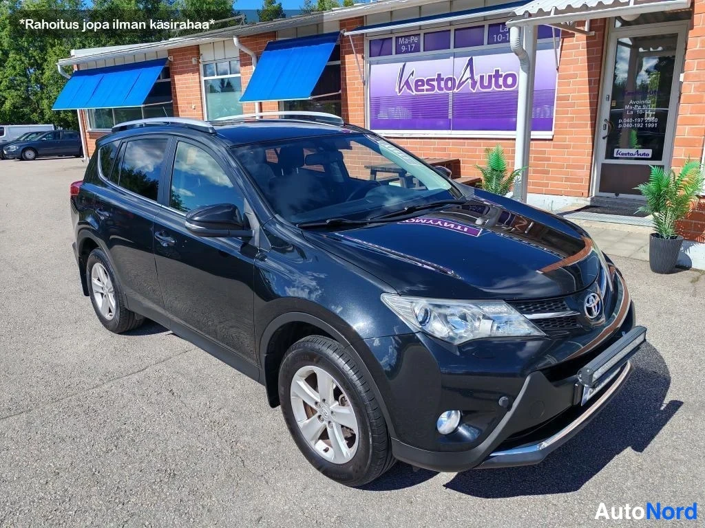 Musta Toyota RAV4 2013, etuviisto, keula oikealle, kuva 5