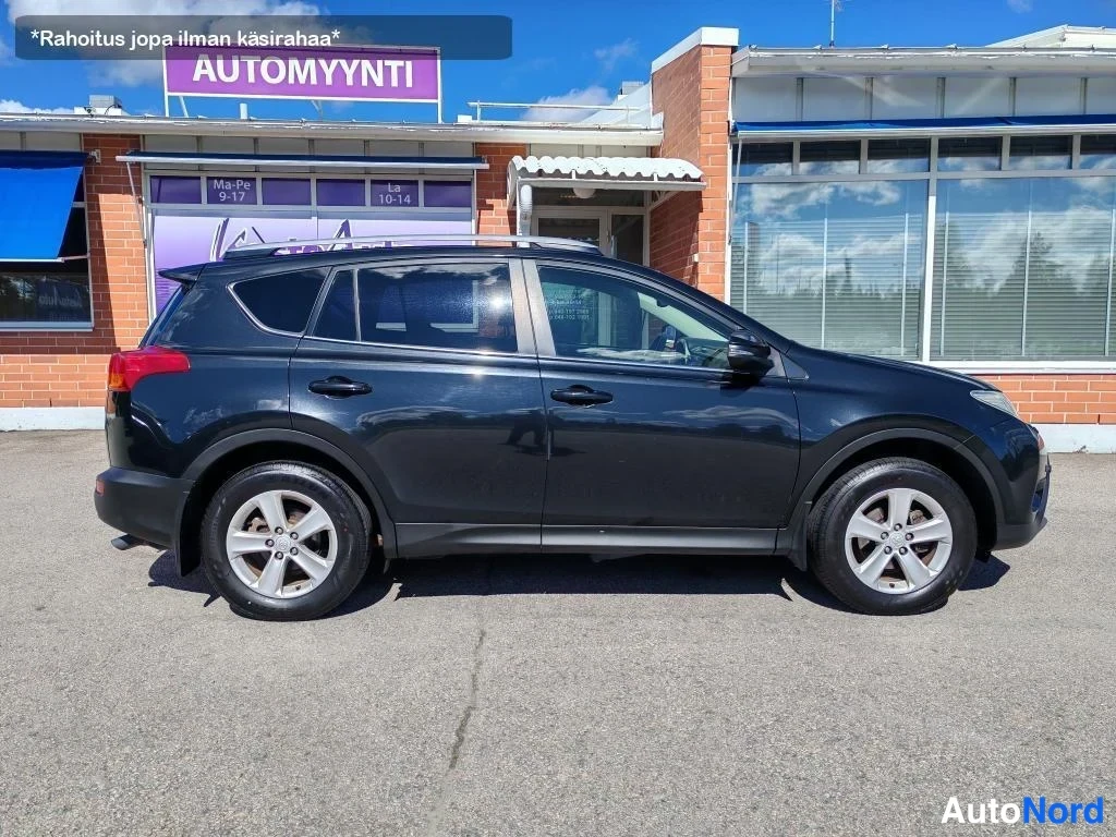 Musta Toyota RAV4 2013, sivulta, kuva 7