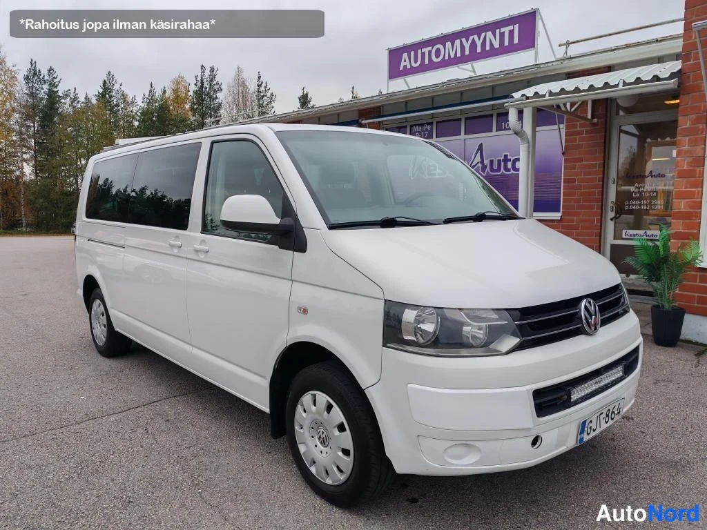 Valkoinen Volkswagen Caravelle 2011, etuviisto, keula vasemmalle, kuva 2