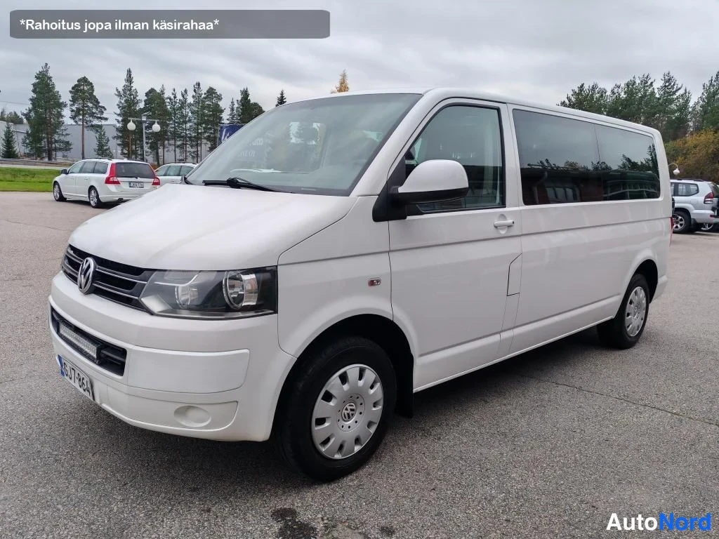 Valkoinen Volkswagen Caravelle 2011, etuviisto, keula vasemmalle, kuva 3