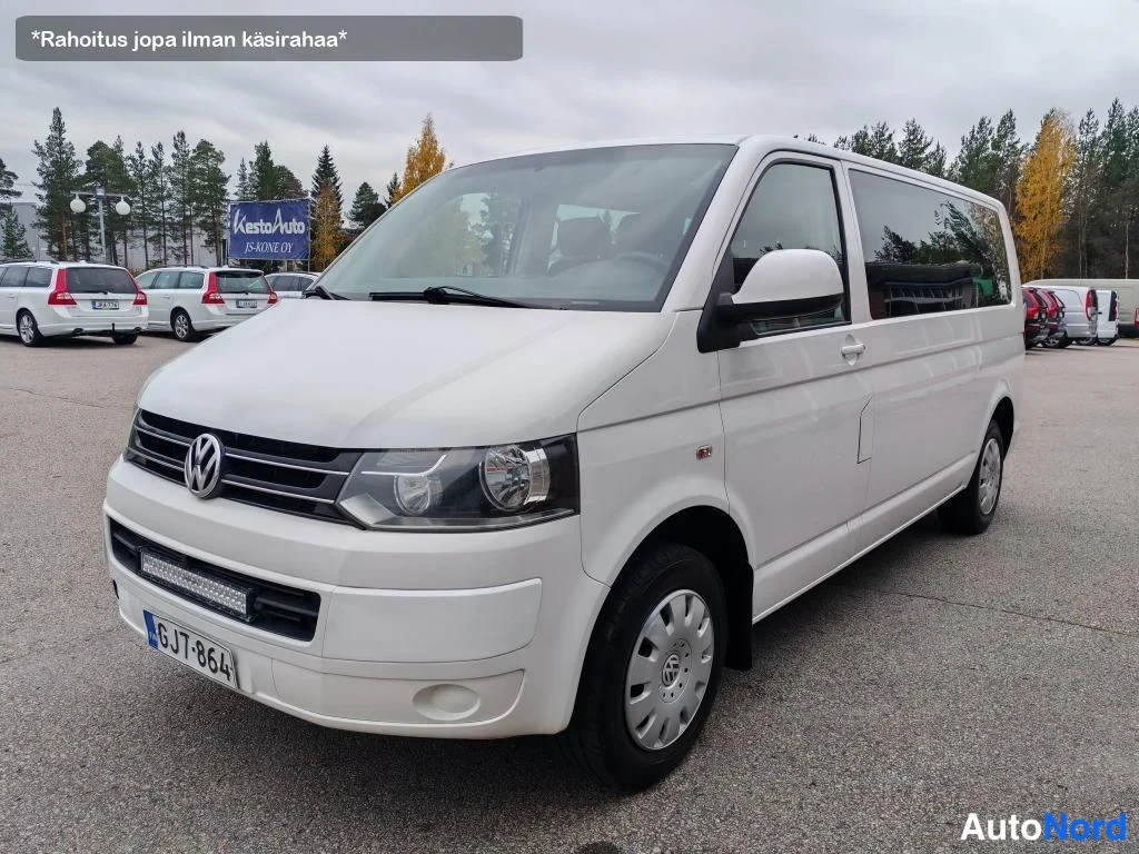 Valkoinen Volkswagen Caravelle 2011, etuviisto, keula vasemmalle, kuva 4