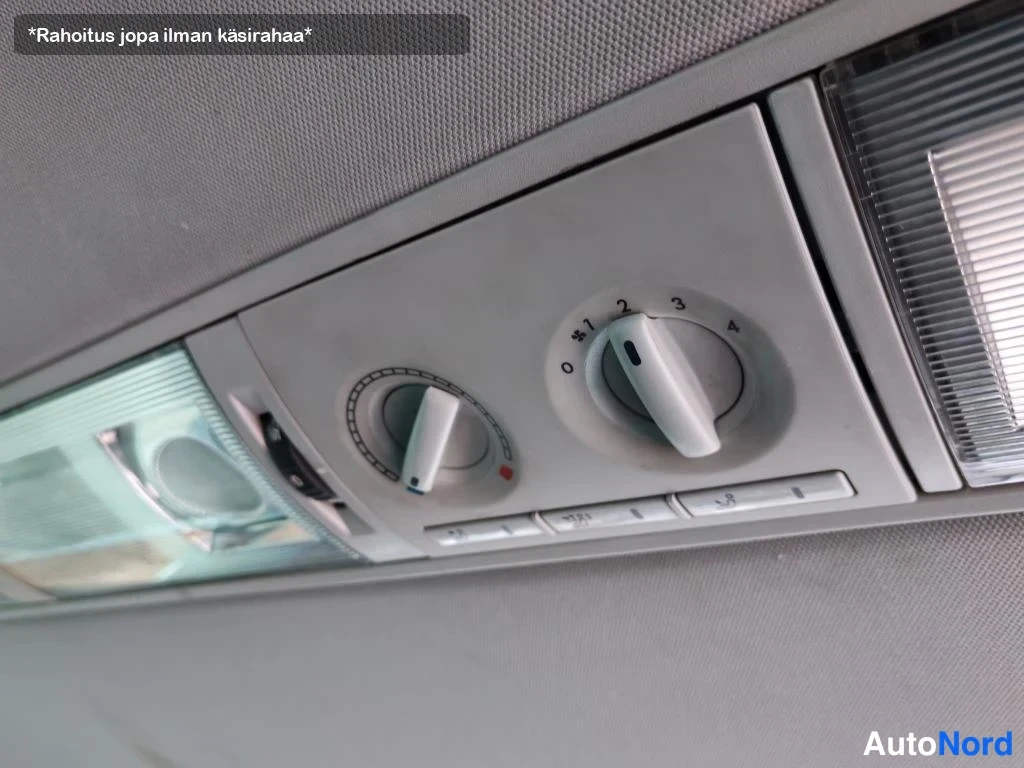 Valkoinen Volkswagen Caravelle 2011, yksityiskohta, kuva 26