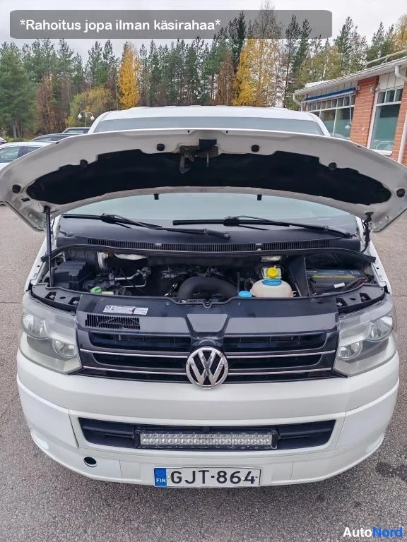 Valkoinen Volkswagen Caravelle 2011, moottoritila, kuva 25