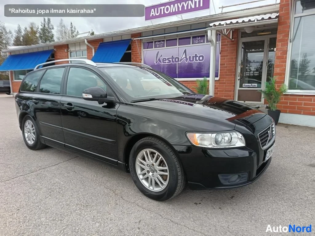 Musta Volvo V50 2009, etuviisto, keula oikealle, kuva 5