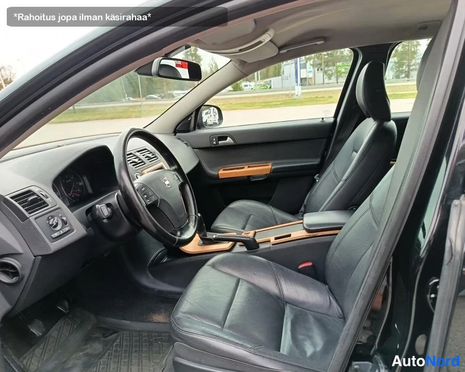 Musta Volvo V50 2009, ohjaamo, kuva 15