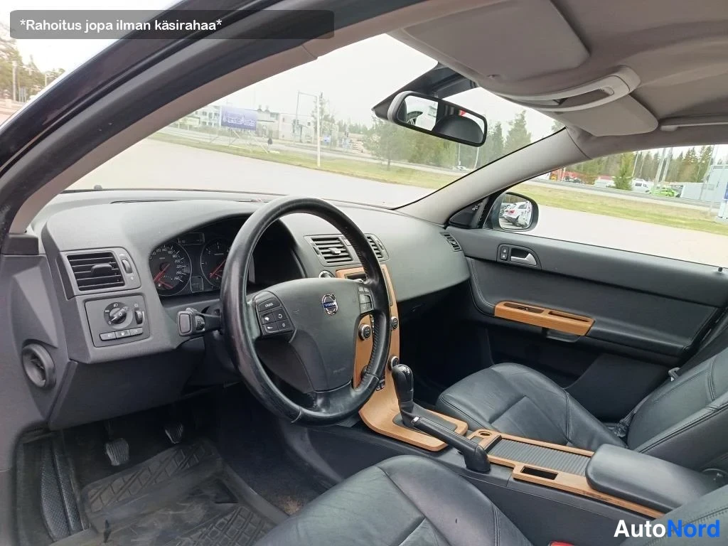 Musta Volvo V50 2009, ohjaamo, kuva 16