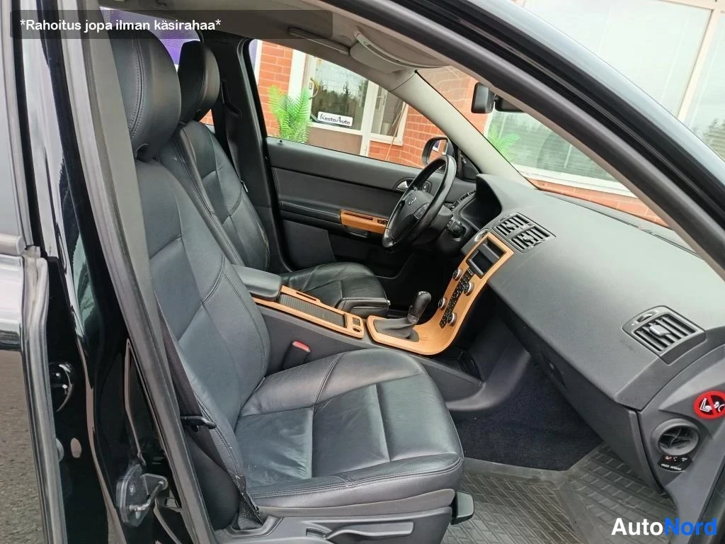 Musta Volvo V50 2009, ohjaamo, kuva 13